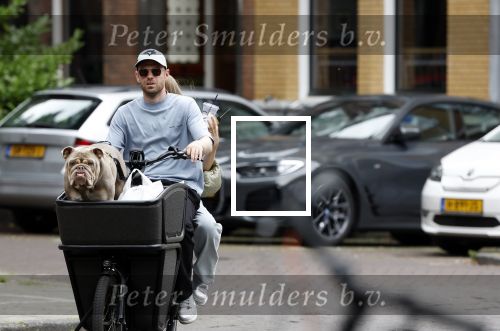 Amsterdam 14 juli 2023
Davy Klaassen met vriendin en hond op de bakfiets in Amsterdam zuid.