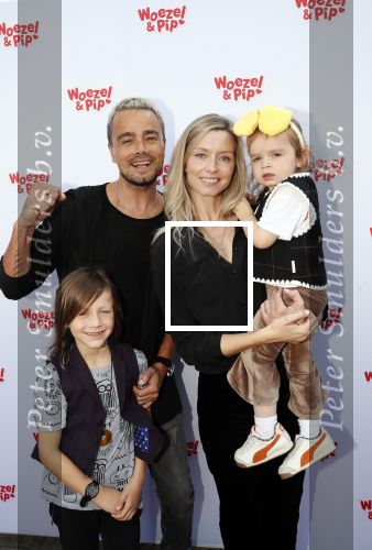 Den Haag 14 oktober 2018
Premiere Woezel en pip in koninklijke schouwburg Den haag. Dinand en Lucy Woesthoff kwam met hun 2 jongste kinderen.