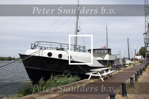 Amsterdam 27 juni 2023
Douwe Bob heeft een huis met 500K winst verkocht en woont nu op een boot aan het IJ