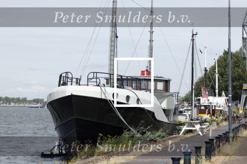 Amsterdam 27 juni 2023
Douwe Bob heeft een huis met 500K winst verkocht en woont nu op een boot aan het IJ