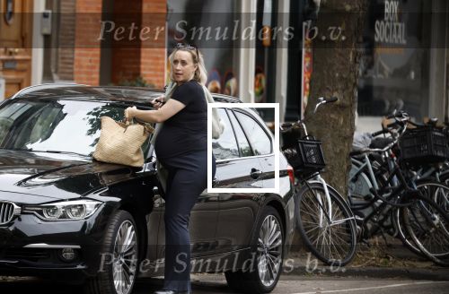Amsterdam 21 juli 2023
Eva Jinek bij Artis na bespreking redaktie . Eva is zwanger