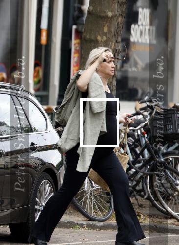 Amsterdam 21 juli 2023
Eva Jinek bij Artis na bespreking redaktie . Eva is zwanger