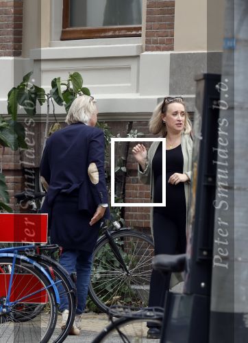 Amsterdam 21 juli 2023
Eva Jinek bij Artis na bespreking redaktie . Eva is zwanger