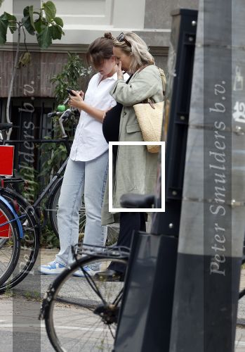 Amsterdam 21 juli 2023
Eva Jinek bij Artis na bespreking redaktie . Eva is zwanger