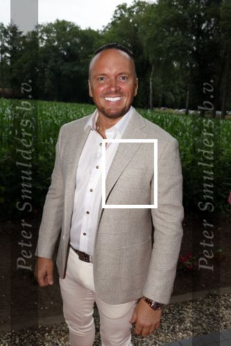 Holten 29 juni 2023
25 jaar Rooftop studio\'s van Edwin v Hoevelaak .
Frank v Etten met zijn vrouw (nieuwe tanden)