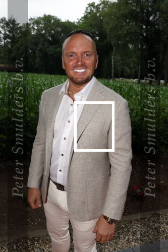 Holten 29 juni 2023
25 jaar Rooftop studio\'s van Edwin v Hoevelaak .
Frank v Etten met zijn vrouw (nieuwe tanden)
