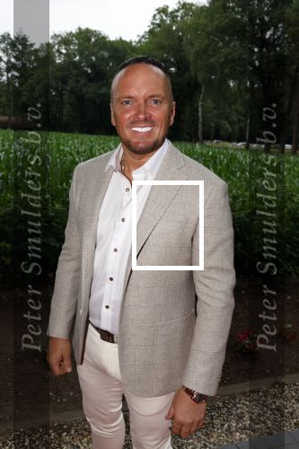 Holten 29 juni 2023
25 jaar Rooftop studio\'s van Edwin v Hoevelaak .
Frank v Etten met zijn vrouw (nieuwe tanden)