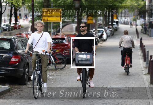 Amsterdam 12 juli 2023
freek bartels en Michael Muyderman op de fiets in het centrum van Amsterdam.
