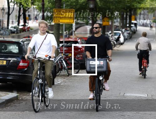 Amsterdam 12 juli 2023
freek bartels en Michael Muyderman op de fiets in het centrum van Amsterdam.