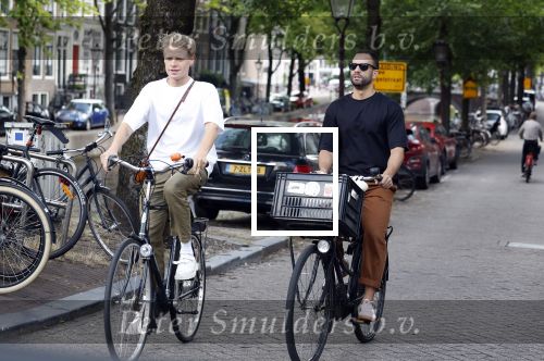Amsterdam 12 juli 2023
freek bartels en Michael Muyderman op de fiets in het centrum van Amsterdam.