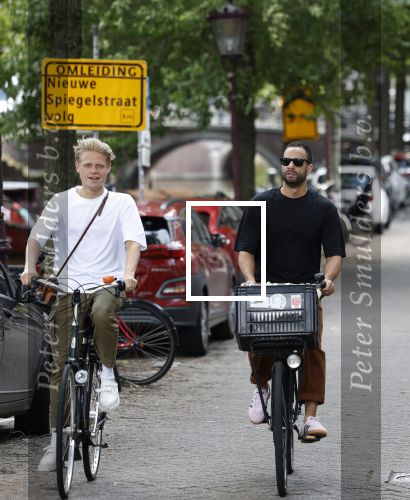 Amsterdam 12 juli 2023
freek bartels en Michael Muyderman op de fiets in het centrum van Amsterdam.