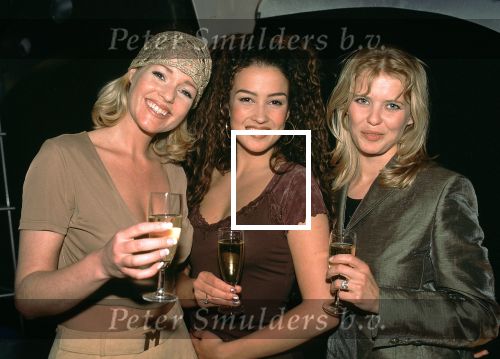 Katja Schuurman met haar vriendinnen Babette v Veen en Guusje Nederhorst met een glas champagne 


PETER SMULDERS BV