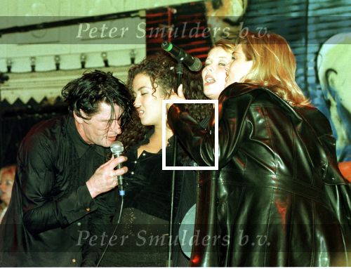 Amsterdam, 5 november 1996
Herman Brood 50 jaar !!!!!
Hier op de foto samen met Linda Roos en Jessica ( Katja Schuurman, Babette v Veen en Guusje Nederhorst )



PETER SMULDERS BV