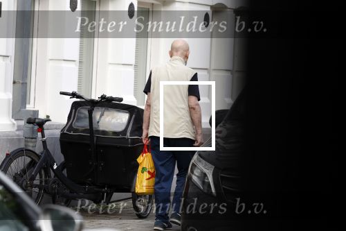 Amsterdam 6 juli 2023
Hugo Metsers heeft boodschappen gedaan en loopt terug naar zijn huis in Amsterdam zuid.
