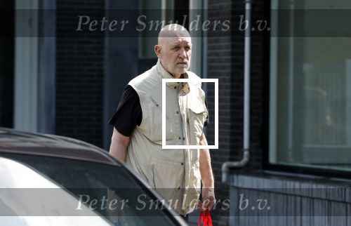 Amsterdam 6 juli 2023
Hugo Metsers heeft boodschappen gedaan en loopt terug naar zijn huis in Amsterdam zuid.