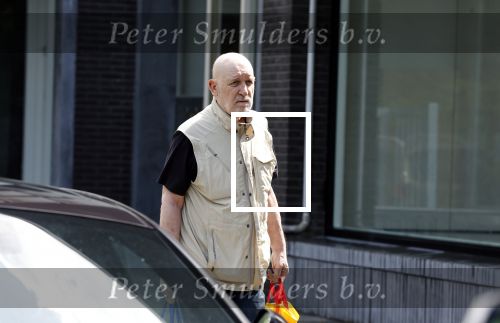 Amsterdam 6 juli 2023
Hugo Metsers heeft boodschappen gedaan en loopt terug naar zijn huis in Amsterdam zuid.