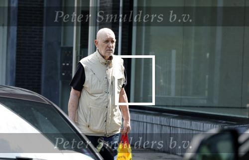 Amsterdam 6 juli 2023
Hugo Metsers heeft boodschappen gedaan en loopt terug naar zijn huis in Amsterdam zuid.