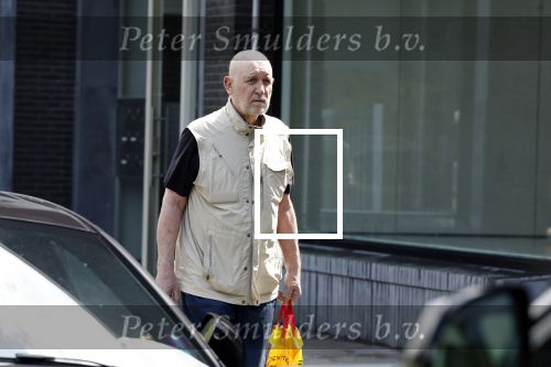 Amsterdam 6 juli 2023
Hugo Metsers heeft boodschappen gedaan en loopt terug naar zijn huis in Amsterdam zuid.