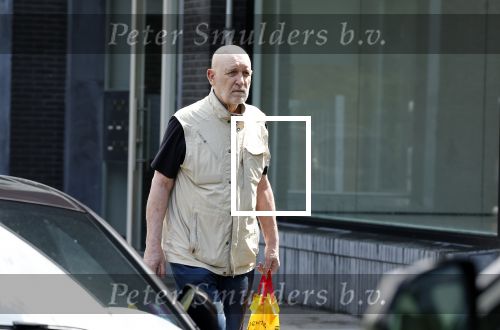 Amsterdam 6 juli 2023
Hugo Metsers heeft boodschappen gedaan en loopt terug naar zijn huis in Amsterdam zuid.