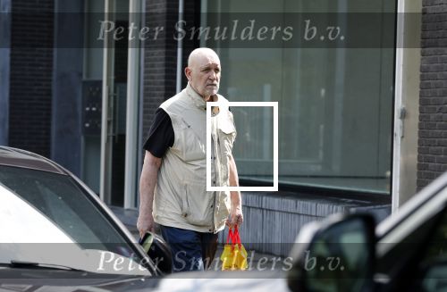 Amsterdam 6 juli 2023
Hugo Metsers heeft boodschappen gedaan en loopt terug naar zijn huis in Amsterdam zuid.