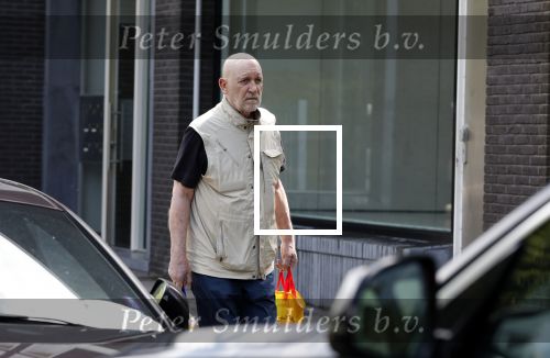 Amsterdam 6 juli 2023
Hugo Metsers heeft boodschappen gedaan en loopt terug naar zijn huis in Amsterdam zuid.