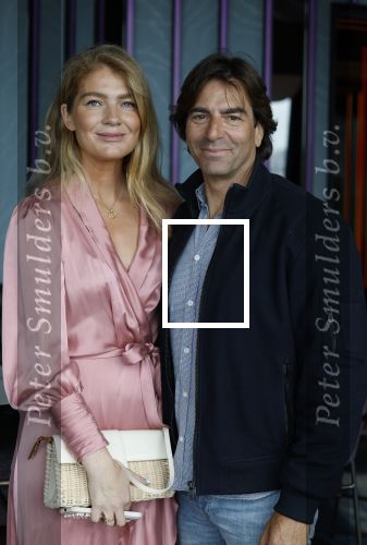 Amsterdam 4 juli 2023
Presentatie Kek Mama cover met Kim Feenstra en Maria Tailort in het Double Tree hotel.
Iris zeilstra kwam met haar man