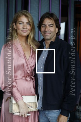 Amsterdam 4 juli 2023
Presentatie Kek Mama cover met Kim Feenstra en Maria Tailort in het Double Tree hotel.
Iris zeilstra kwam met haar man