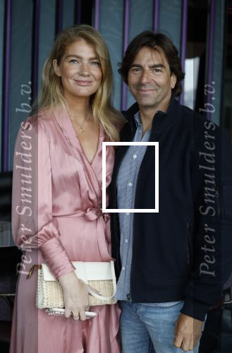 Amsterdam 4 juli 2023
Presentatie Kek Mama cover met Kim Feenstra en Maria Tailort in het Double Tree hotel.
Iris zeilstra kwam met haar man