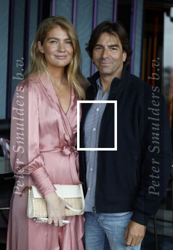 Amsterdam 4 juli 2023
Presentatie Kek Mama cover met Kim Feenstra en Maria Tailort in het Double Tree hotel.
Iris zeilstra kwam met haar man