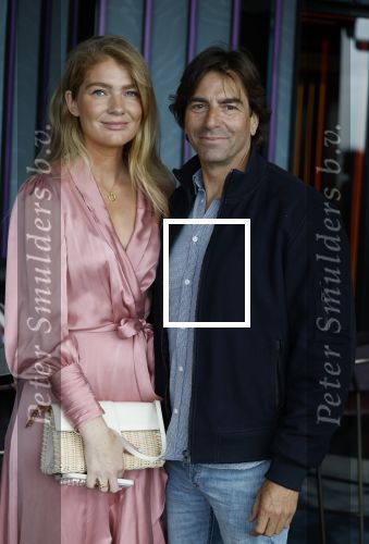 Amsterdam 4 juli 2023
Presentatie Kek Mama cover met Kim Feenstra en Maria Tailort in het Double Tree hotel.
Iris zeilstra kwam met haar man