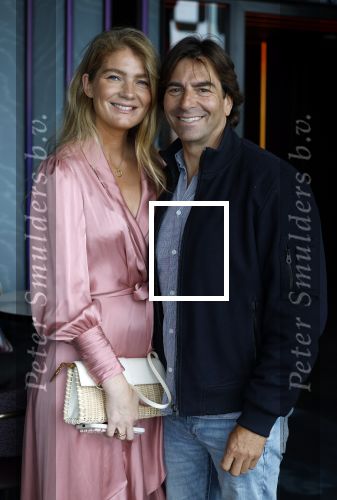 Amsterdam 4 juli 2023
Presentatie Kek Mama cover met Kim Feenstra en Maria Tailort in het Double Tree hotel.
Iris zeilstra kwam met haar man