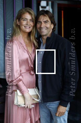 Amsterdam 4 juli 2023
Presentatie Kek Mama cover met Kim Feenstra en Maria Tailort in het Double Tree hotel.
Iris zeilstra kwam met haar man