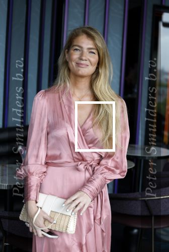 Amsterdam 4 juli 2023
Presentatie Kek Mama cover met Kim Feenstra en Maria Tailort in het Double Tree hotel.
Iris zeilstra kwam met haar man