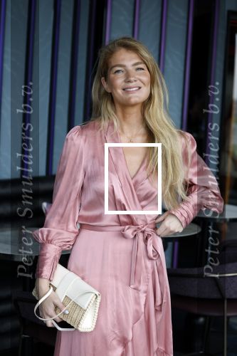 Amsterdam 4 juli 2023
Presentatie Kek Mama cover met Kim Feenstra en Maria Tailort in het Double Tree hotel.
Iris zeilstra kwam met haar man