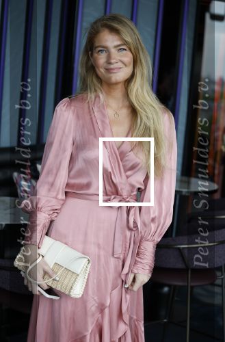 Amsterdam 4 juli 2023
Presentatie Kek Mama cover met Kim Feenstra en Maria Tailort in het Double Tree hotel.
Iris zeilstra kwam met haar man