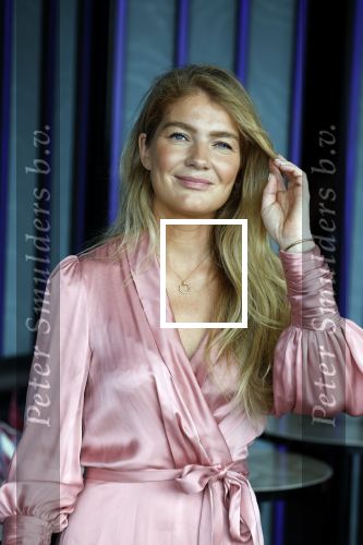 Amsterdam 4 juli 2023
Presentatie Kek Mama cover met Kim Feenstra en Maria Tailort in het Double Tree hotel.
Iris zeilstra kwam met haar man