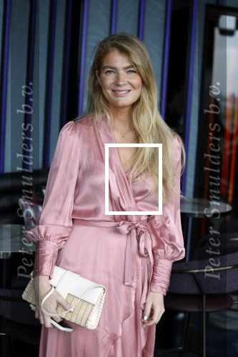 Amsterdam 4 juli 2023
Presentatie Kek Mama cover met Kim Feenstra en Maria Tailort in het Double Tree hotel.
Iris zeilstra kwam met haar man