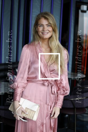 Amsterdam 4 juli 2023
Presentatie Kek Mama cover met Kim Feenstra en Maria Tailort in het Double Tree hotel.
Iris zeilstra kwam met haar man