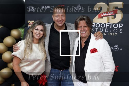 Holten 29 juni 2023
25 jaar Rooftop studio\'s van Edwin v Hoevelaak .
Jannes met Edwin v Hoevelaak en Natasja Poels