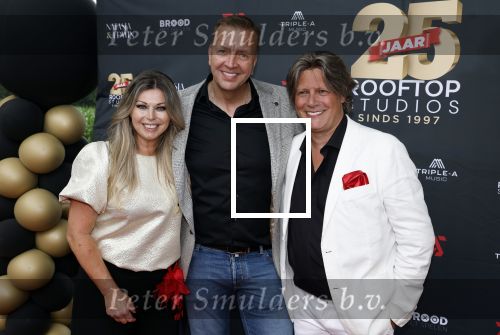 Holten 29 juni 2023
25 jaar Rooftop studio\'s van Edwin v Hoevelaak .
Jannes met Edwin v Hoevelaak en Natasja Poels