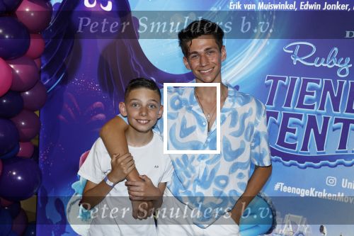 Amsterdam 24 juni 2023
Premiere TIENER MET TENTAKELS in Pathe Arena .
Jayden Lans met zijn broertje