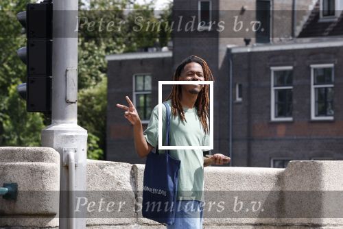 Amsterdam 12 juli 2023
Jeangu Macrooy bellend op straat in Amstedam .