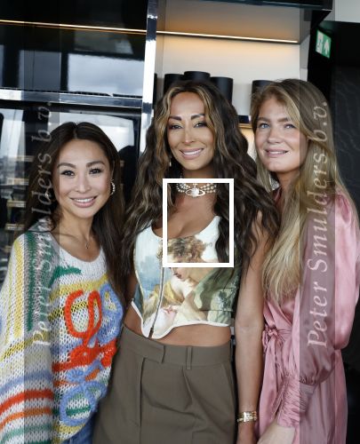 Amsterdam 4 juli 2023
Presentatie Kek Mama cover met Kim Feenstra en Maria Tailort in het Double Tree hotel.
Jeanine Kho Maria Tailor en Iris Zeilstra