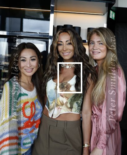 Amsterdam 4 juli 2023
Presentatie Kek Mama cover met Kim Feenstra en Maria Tailort in het Double Tree hotel.
Jeanine Kho Maria Tailor en Iris Zeilstra