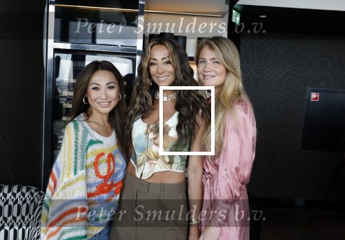 Amsterdam 4 juli 2023
Presentatie Kek Mama cover met Kim Feenstra en Maria Tailort in het Double Tree hotel.
Jeanine Kho Maria Tailor en Iris Zeilstra