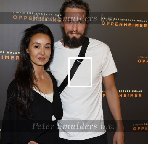 Amsterdam 19 juli 2023
Premiere Oppenheimer in Pathe Arena.
Jennifer de Jong met man