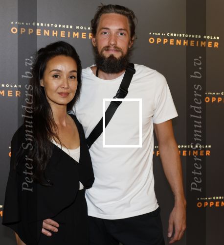 Amsterdam 19 juli 2023
Premiere Oppenheimer in Pathe Arena.
Jennifer de Jong met man