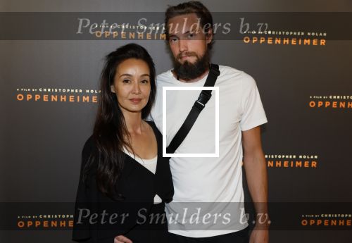 Amsterdam 19 juli 2023
Premiere Oppenheimer in Pathe Arena.
Jennifer de Jong met man