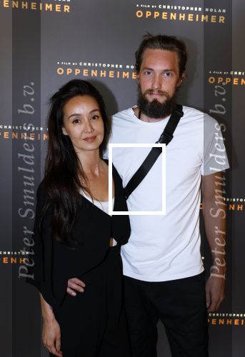 Amsterdam 19 juli 2023
Premiere Oppenheimer in Pathe Arena.
Jennifer de Jong met man