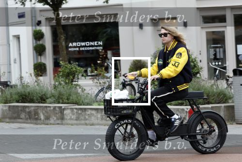 Amsterdam 24 juli 2023
Jordy Huisman van Kris Kroos Amsterdam op zijn electrische fiets